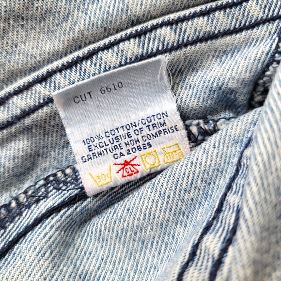 Vintage Guess Jean Jacket Size Medium M circa 90s - Picture 3 of 3